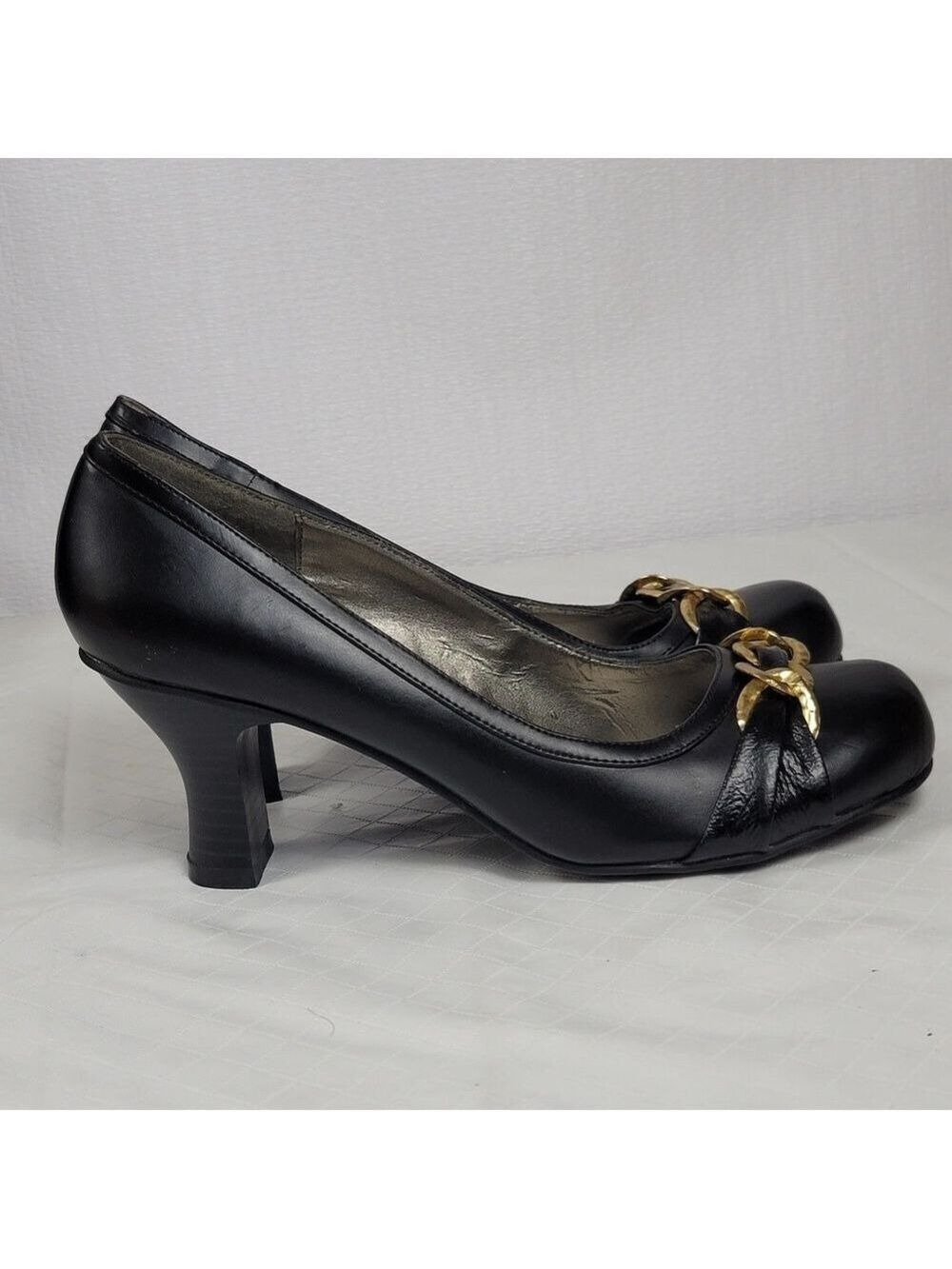 Candies Black Faux Leather Chunky Kitten Heels Pump With Gold Chain Bow Sz 8 M